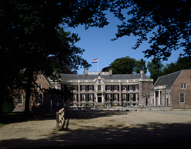 849860 Gezicht op het kasteel Groeneveld (Groeneveld 2) te Baarn.